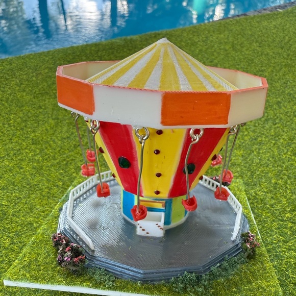 Merry go round Train layout scale N Carnival carousel Chairoplane Amusement ride - Picture 3 of 9